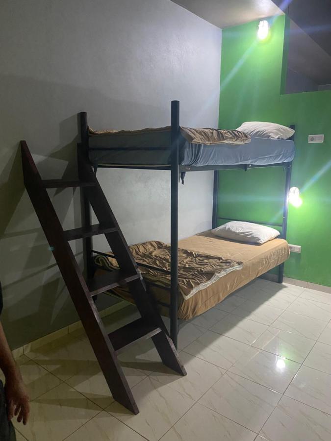 Paca'S Reggae Bar & Hostel Ambat Bagian luar foto