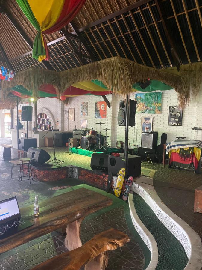 Paca'S Reggae Bar & Hostel Ambat Bagian luar foto